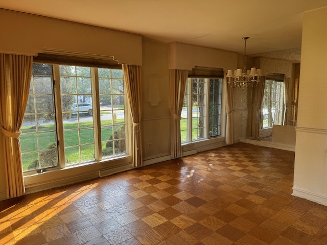 8258 N Ozark Avenue, Niles, IL 60714