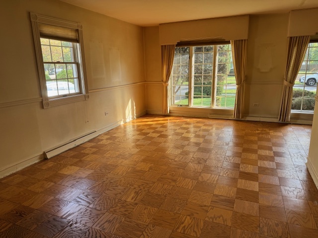 8258 N Ozark Avenue, Niles, IL 60714