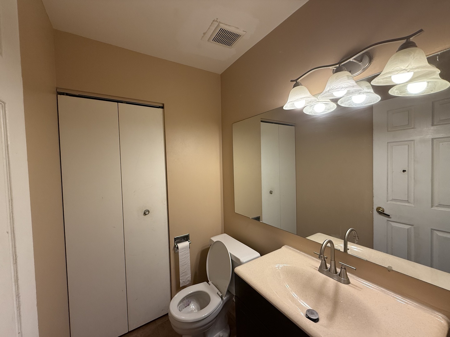 7 E CARRIAGEWAY Drive #311, Hazel Crest, IL 60429