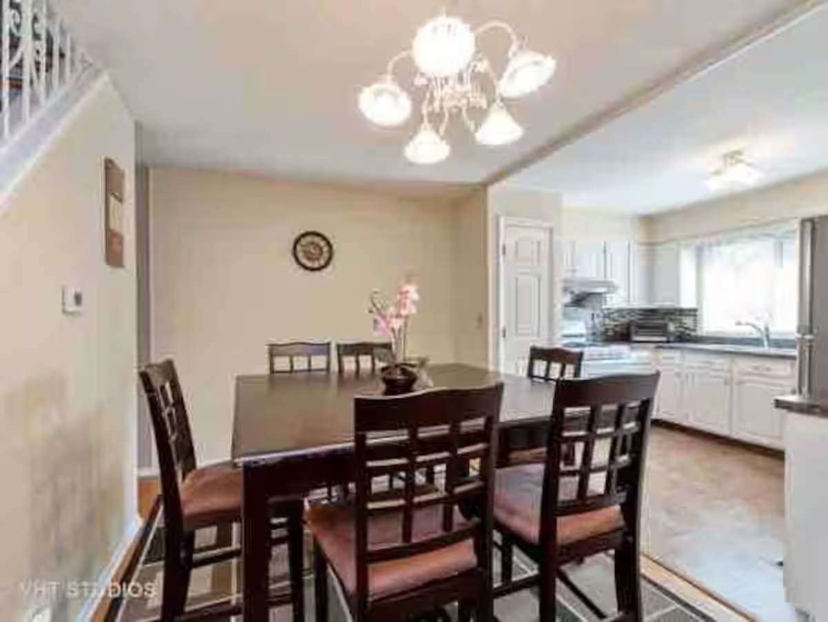 Libertyville, IL 60048