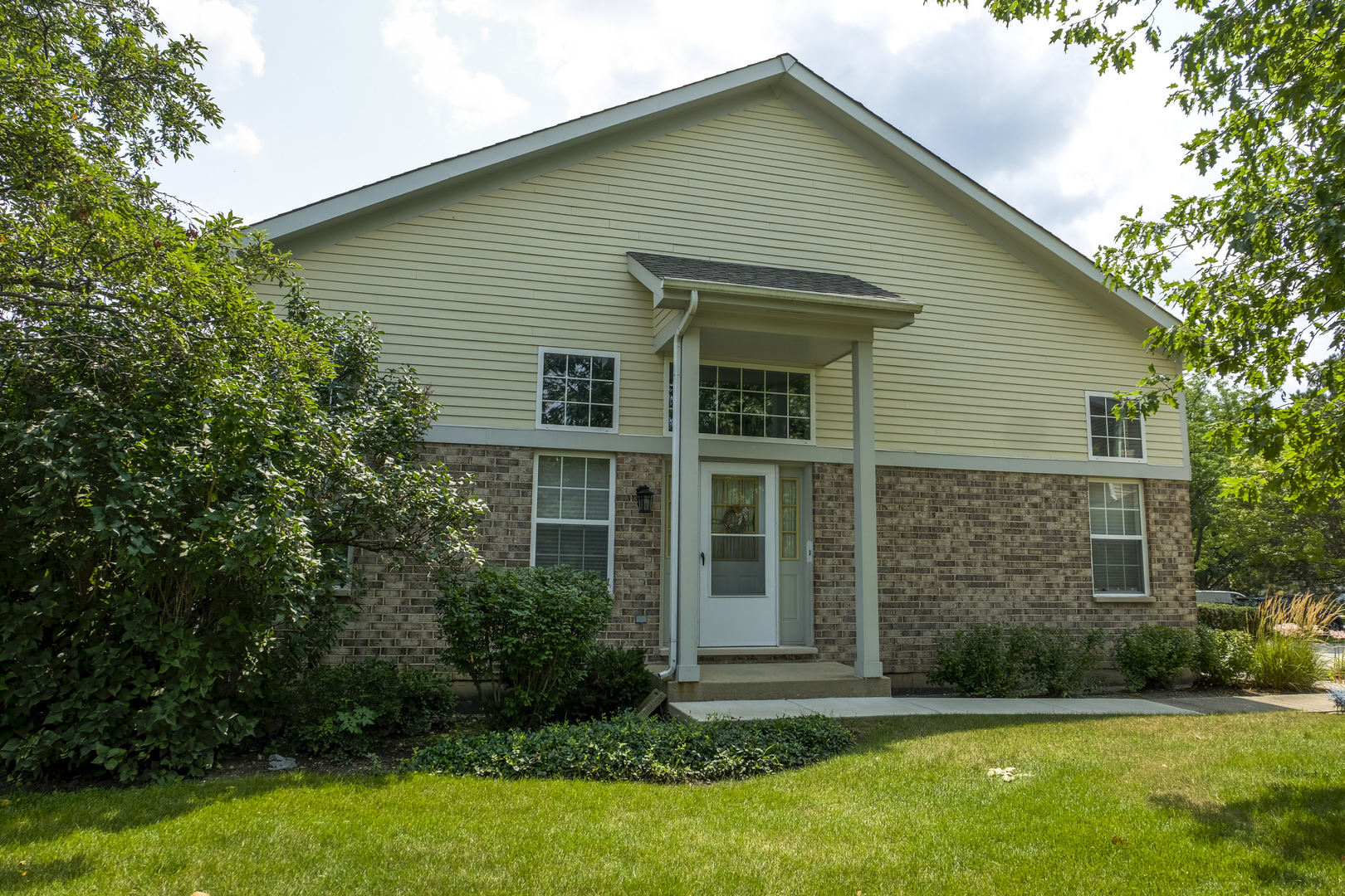 1408 Welland Court, Roselle, IL 60172