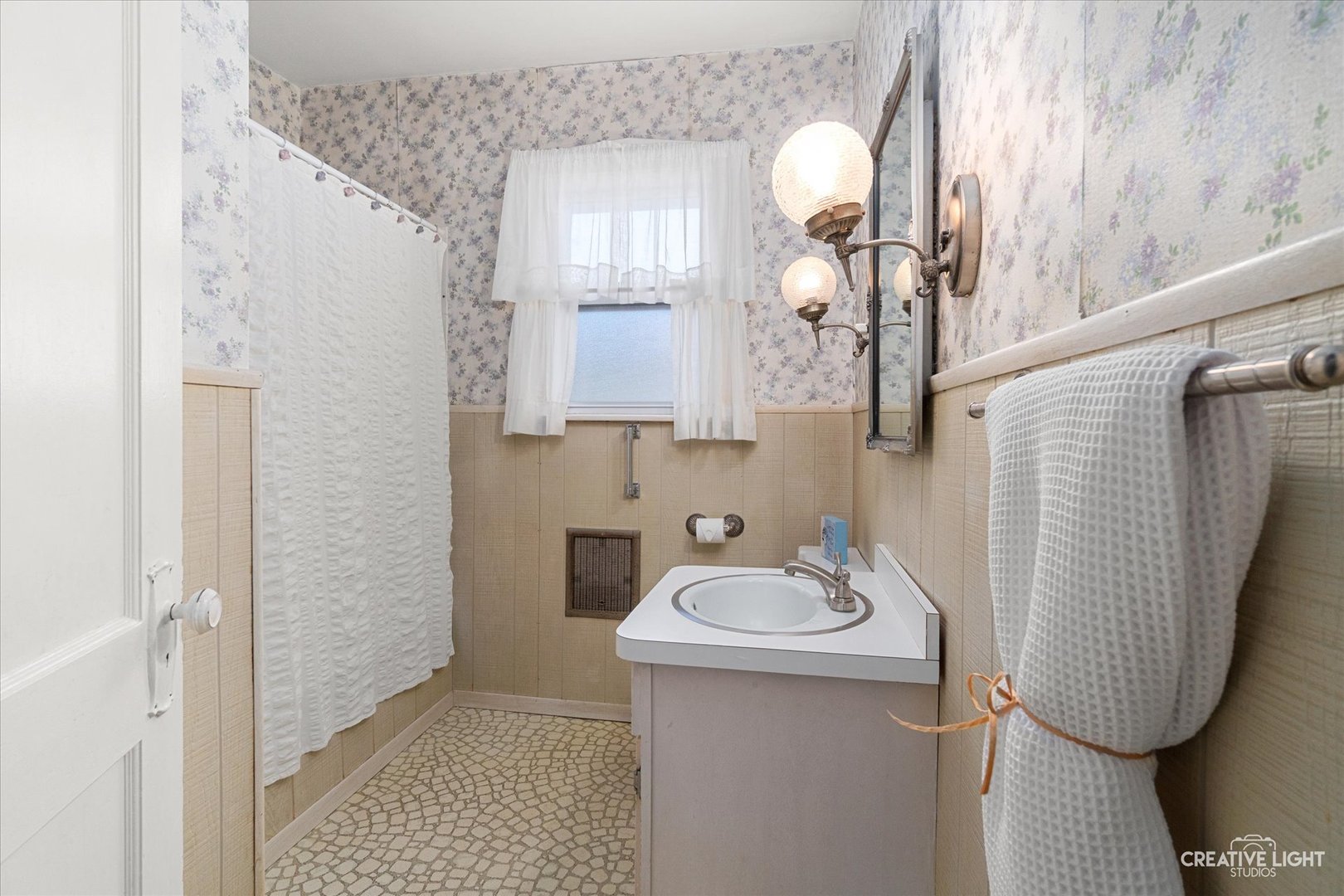 343 S Wisconsin Avenue, Villa Park, IL 60181