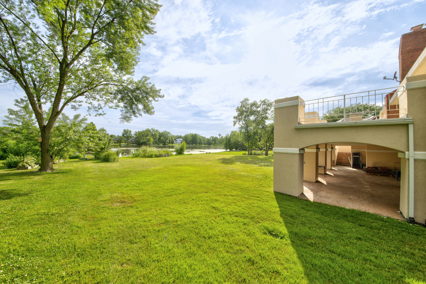 8170 Lake Ridge Drive, Burr Ridge, IL 60527