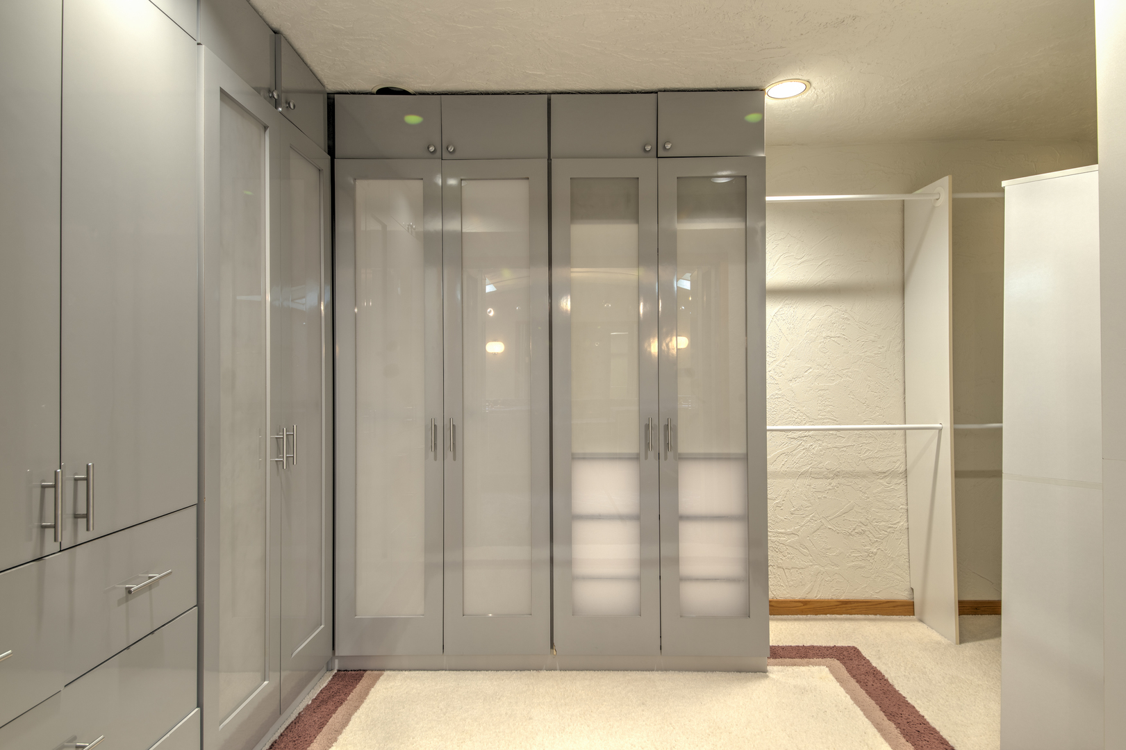 8170 Lake Ridge Drive, Burr Ridge, IL 60527