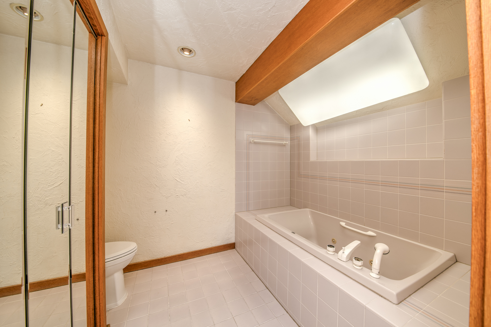 8170 Lake Ridge Drive, Burr Ridge, IL 60527