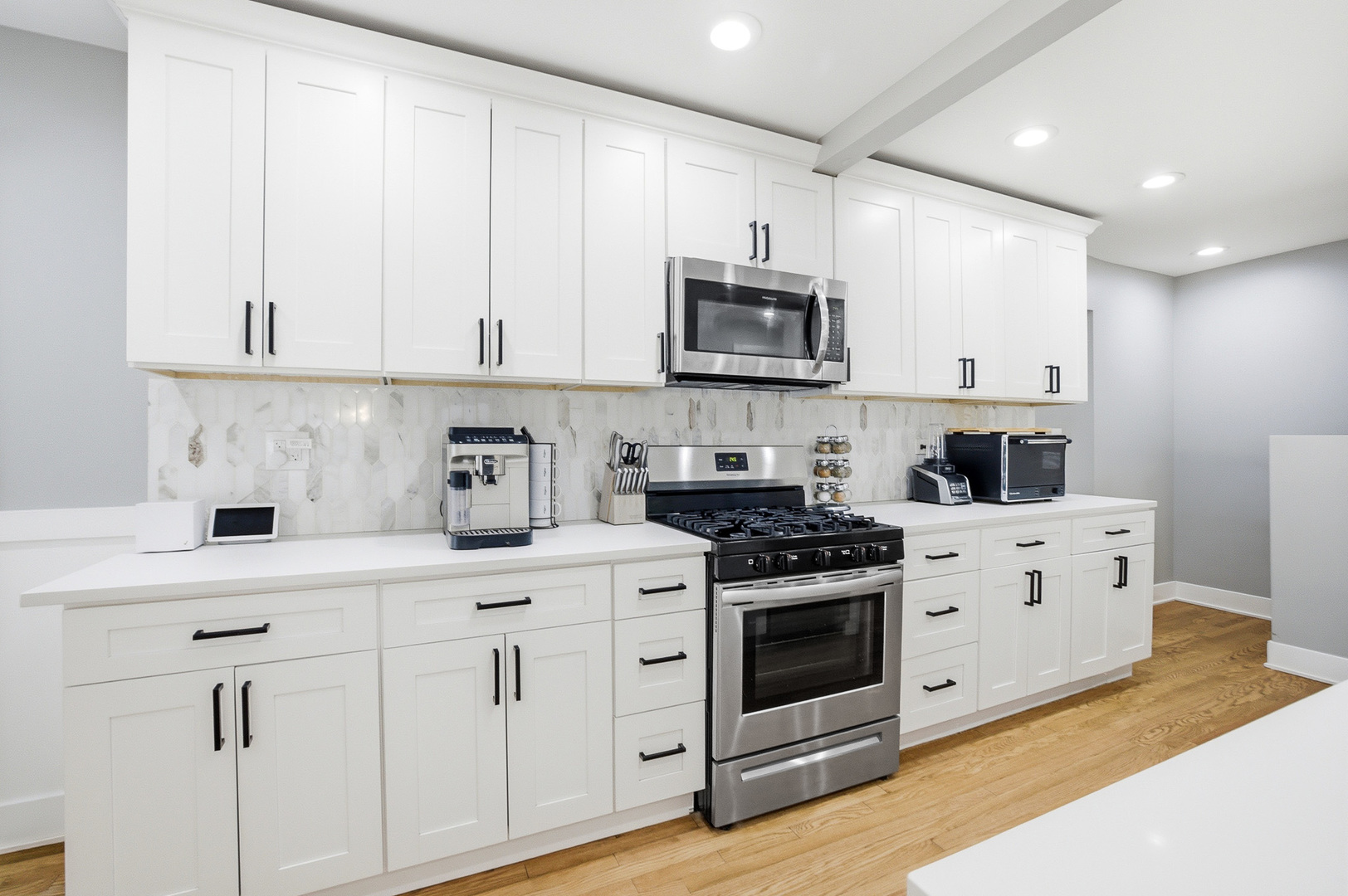 745 S Hillside Avenue, Elmhurst, IL 60126