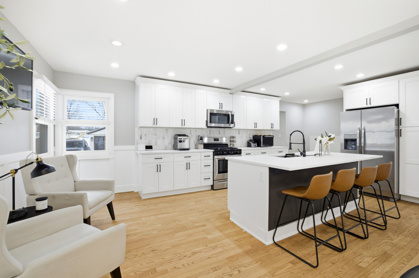 745 S Hillside Avenue, Elmhurst, IL 60126