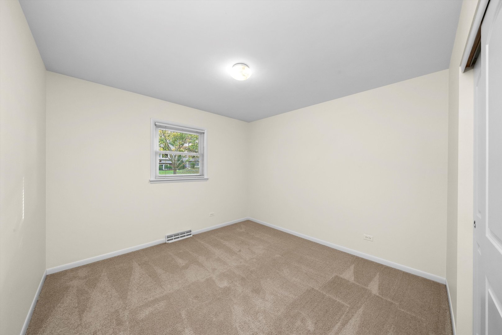 201 N Stewart Avenue, Lombard, IL 60148