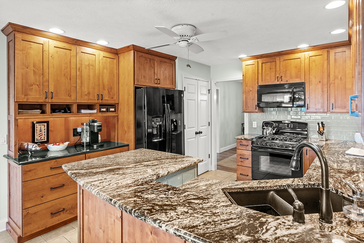 21 Pendleton Way, Bloomington, IL 61704