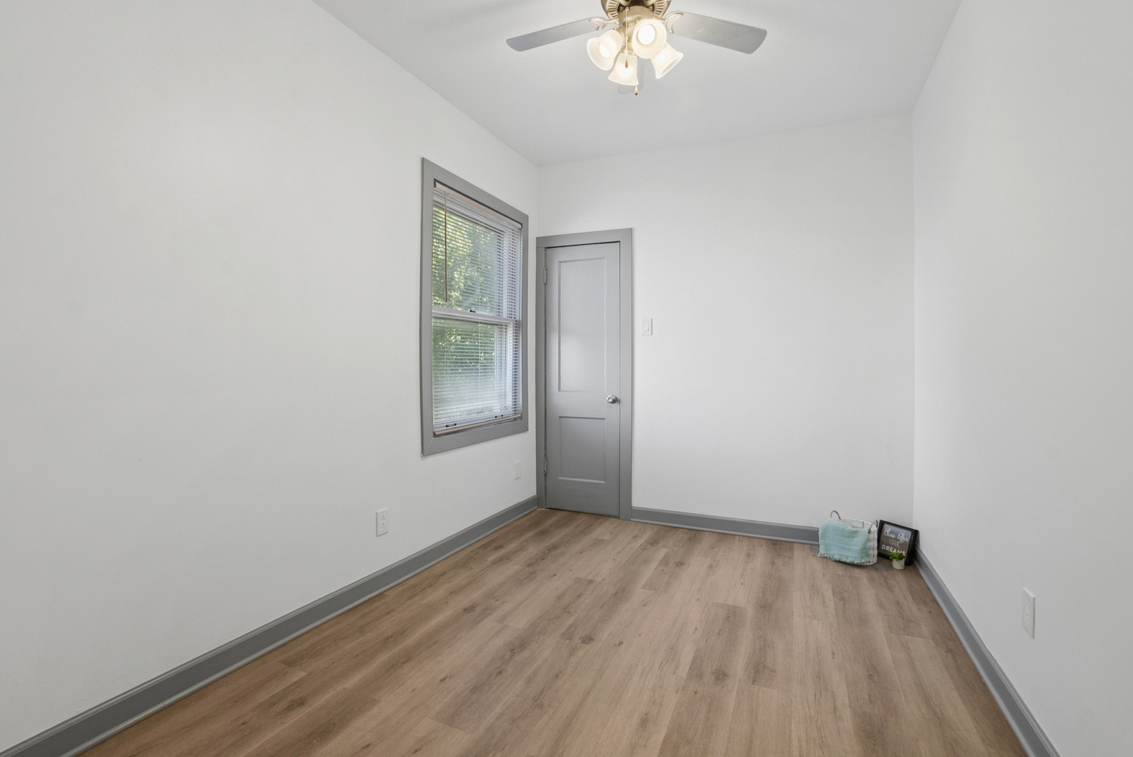 7337 S University Avenue, Chicago, IL 60619