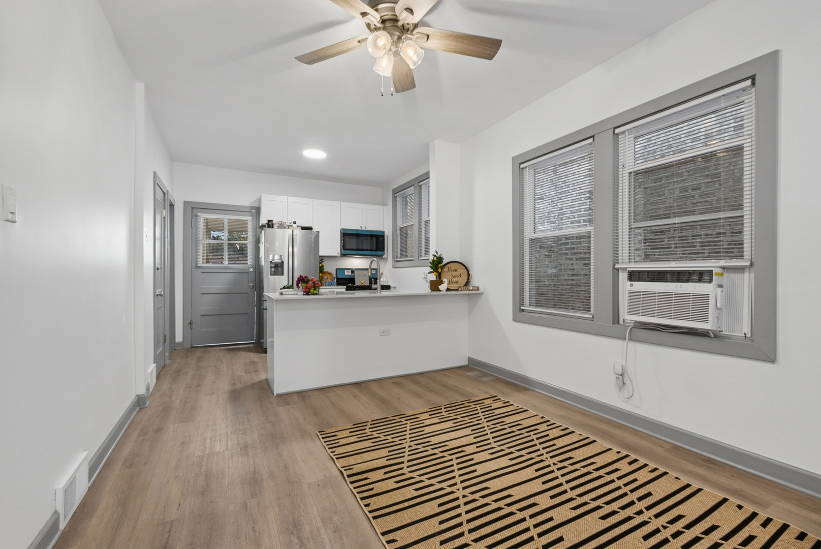 7337 S University Avenue, Chicago, IL 60619