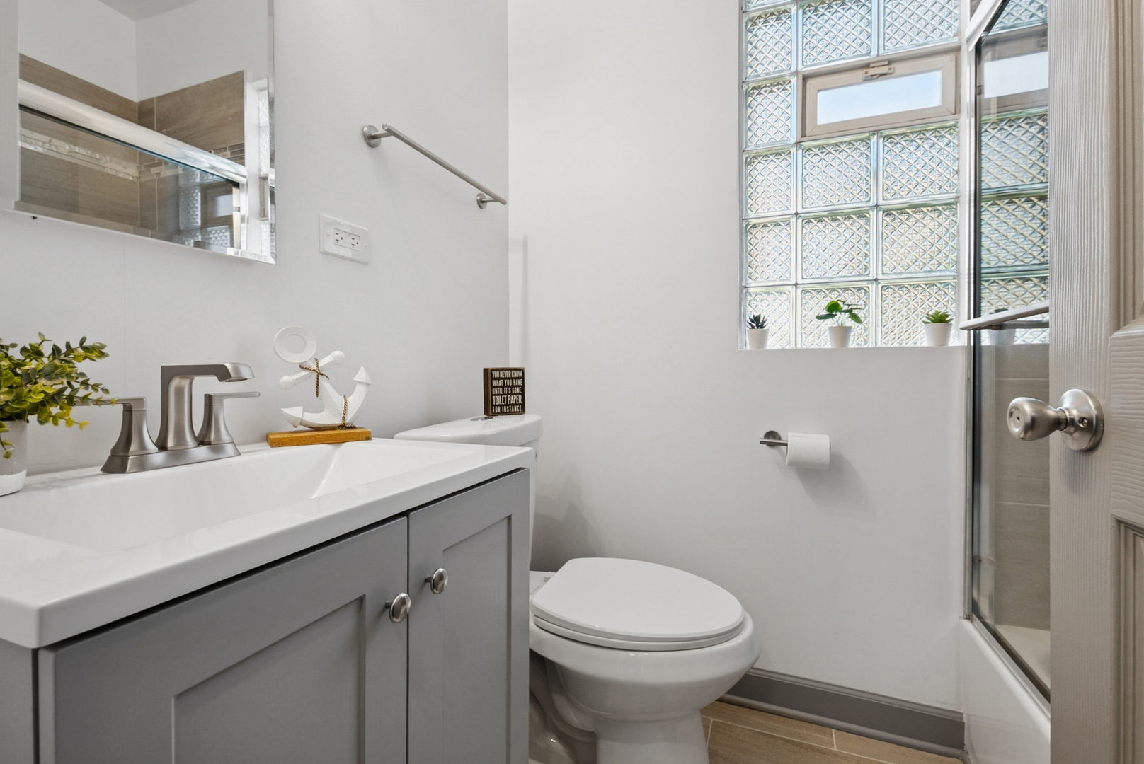 7337 S University Avenue, Chicago, IL 60619
