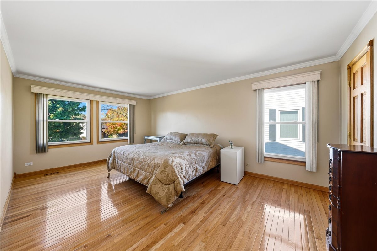 947 Wilma Lane, Elk Grove Village, IL 60007