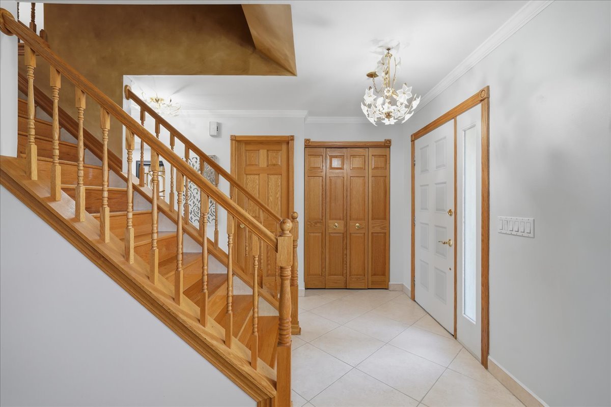 947 Wilma Lane, Elk Grove Village, IL 60007