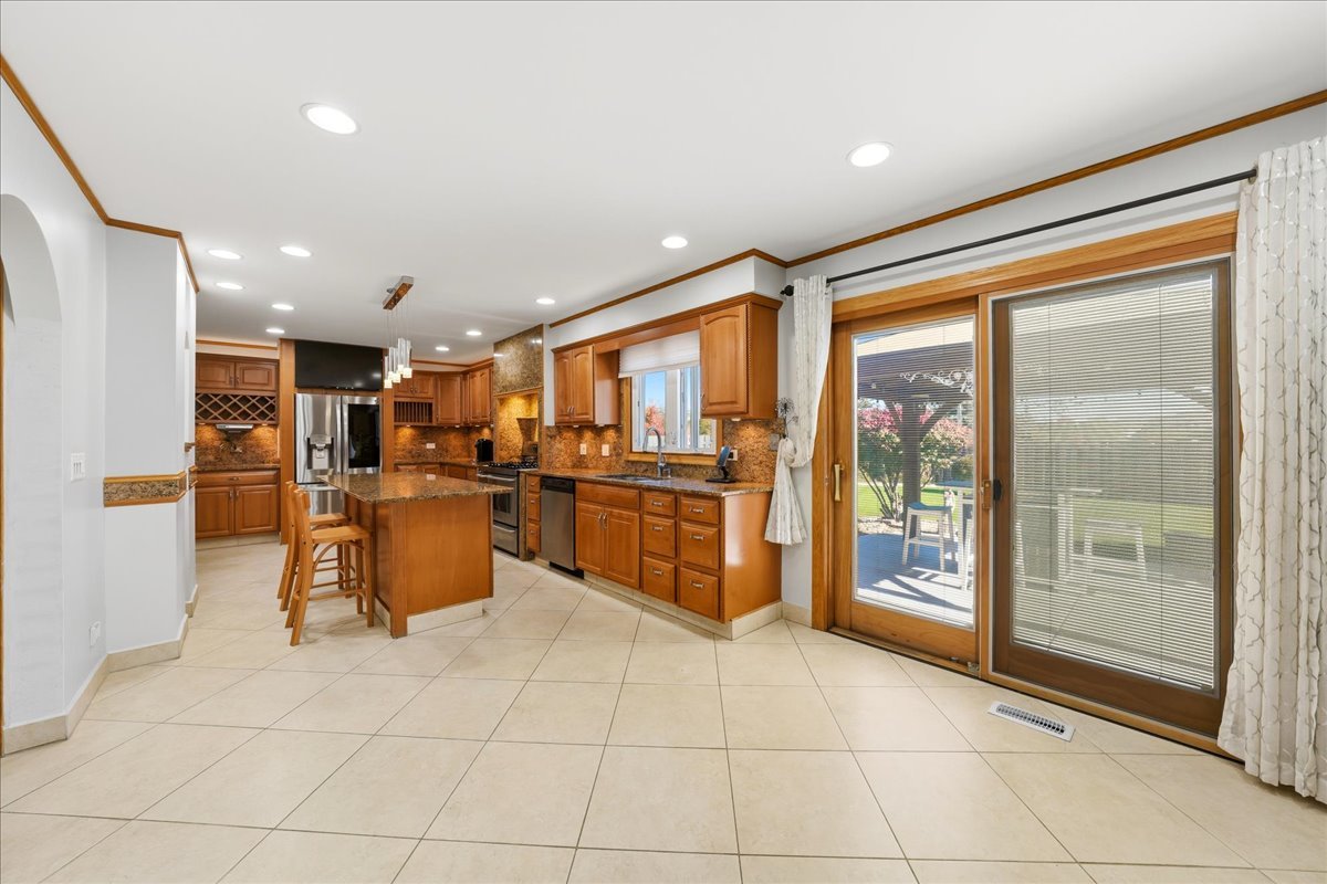 947 Wilma Lane, Elk Grove Village, IL 60007