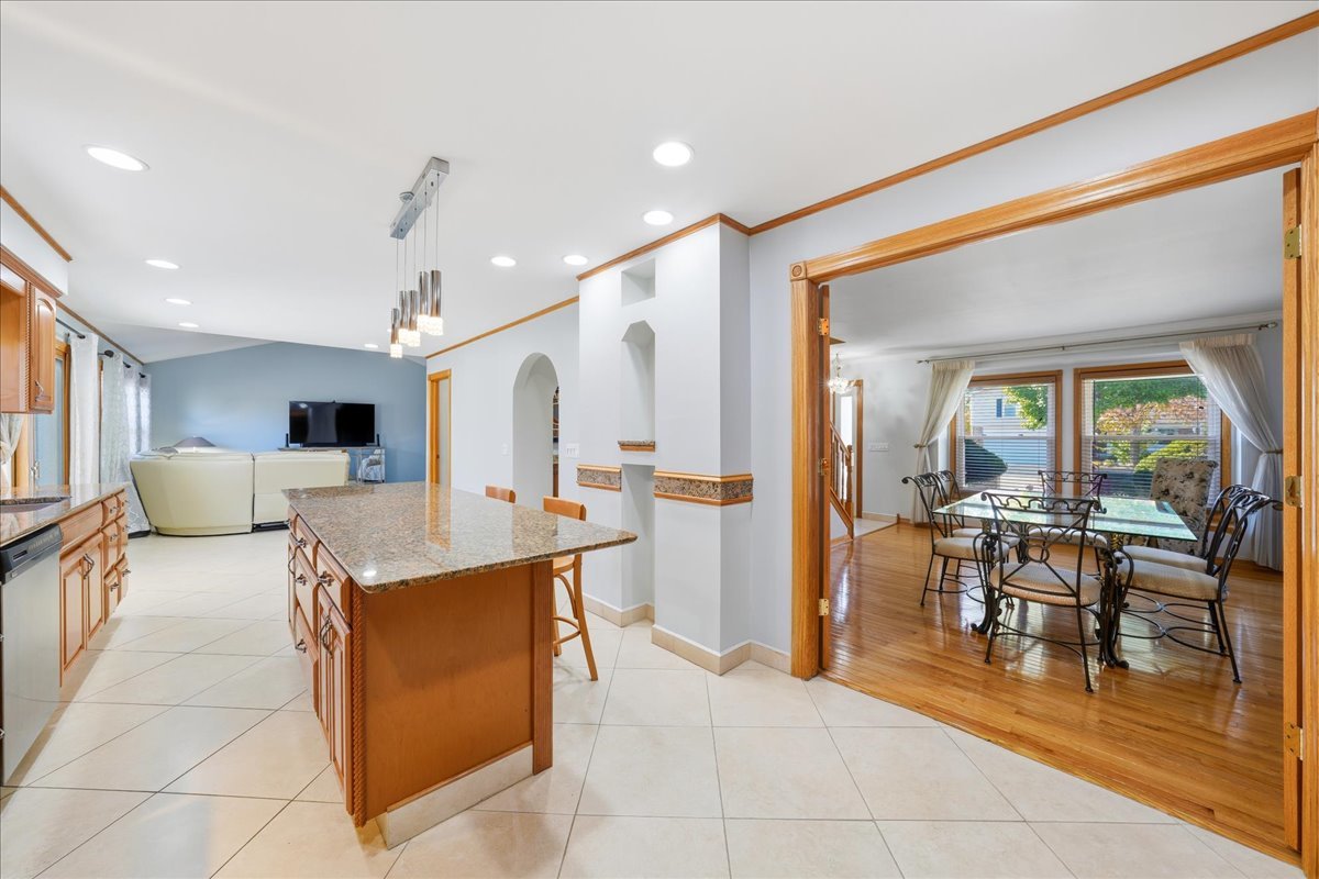 947 Wilma Lane, Elk Grove Village, IL 60007