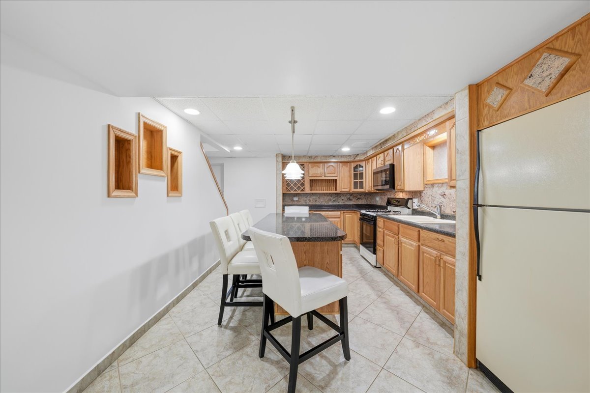 947 Wilma Lane, Elk Grove Village, IL 60007