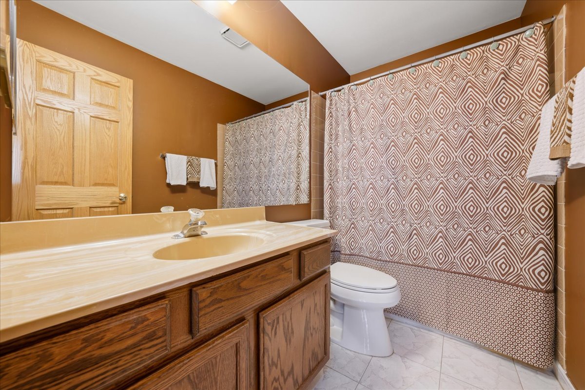 947 Wilma Lane, Elk Grove Village, IL 60007