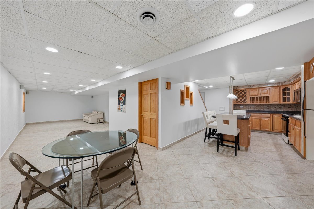 947 Wilma Lane, Elk Grove Village, IL 60007