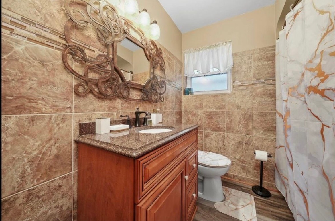 5304 S New England Avenue, Chicago, IL 60638