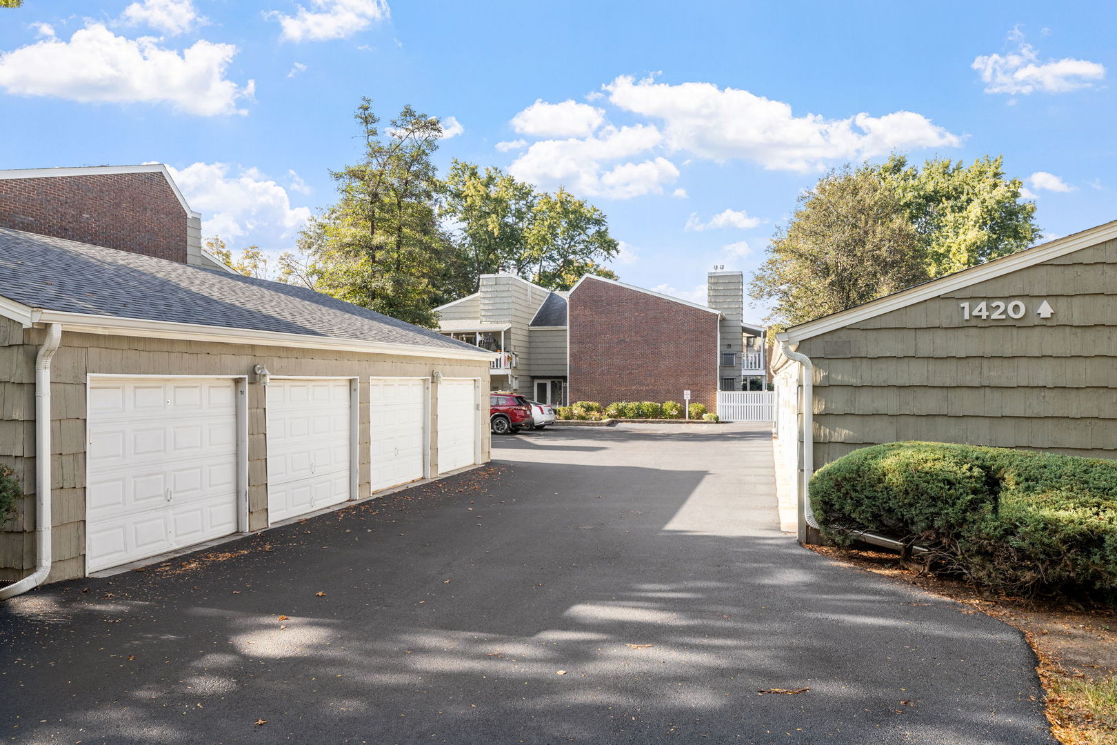 1420 Stonebridge Trail #1-3, Wheaton, IL 60189