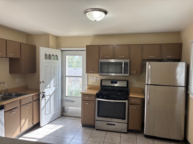1316 MONROE Street, Lake In The Hills, IL 60156