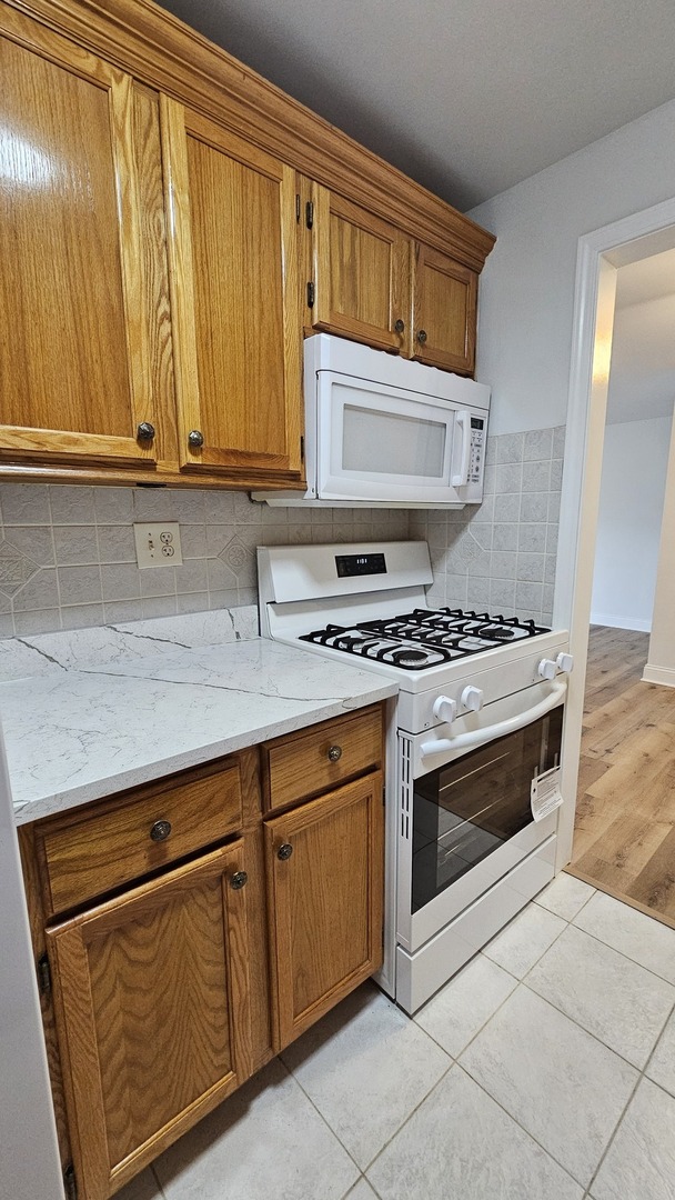 10037 S Walnut Terrace #31-111, Palos Hills, IL 60465