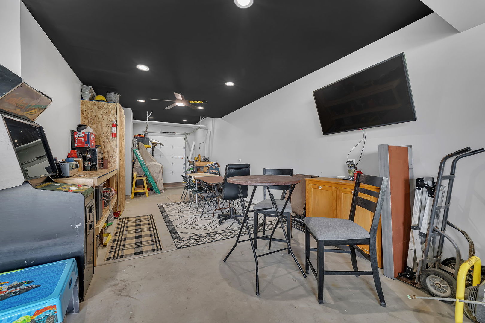 6256 N Dresden Road, Morris, IL 60450