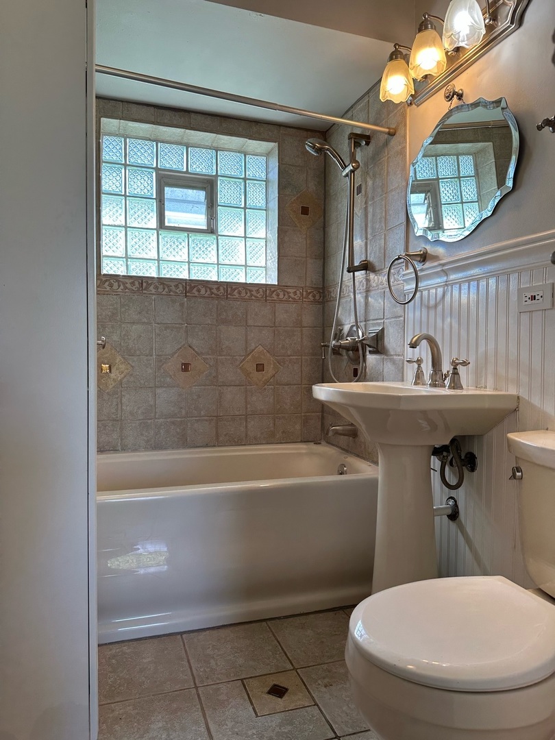 16W311 94th Place, Burr Ridge, IL 60527