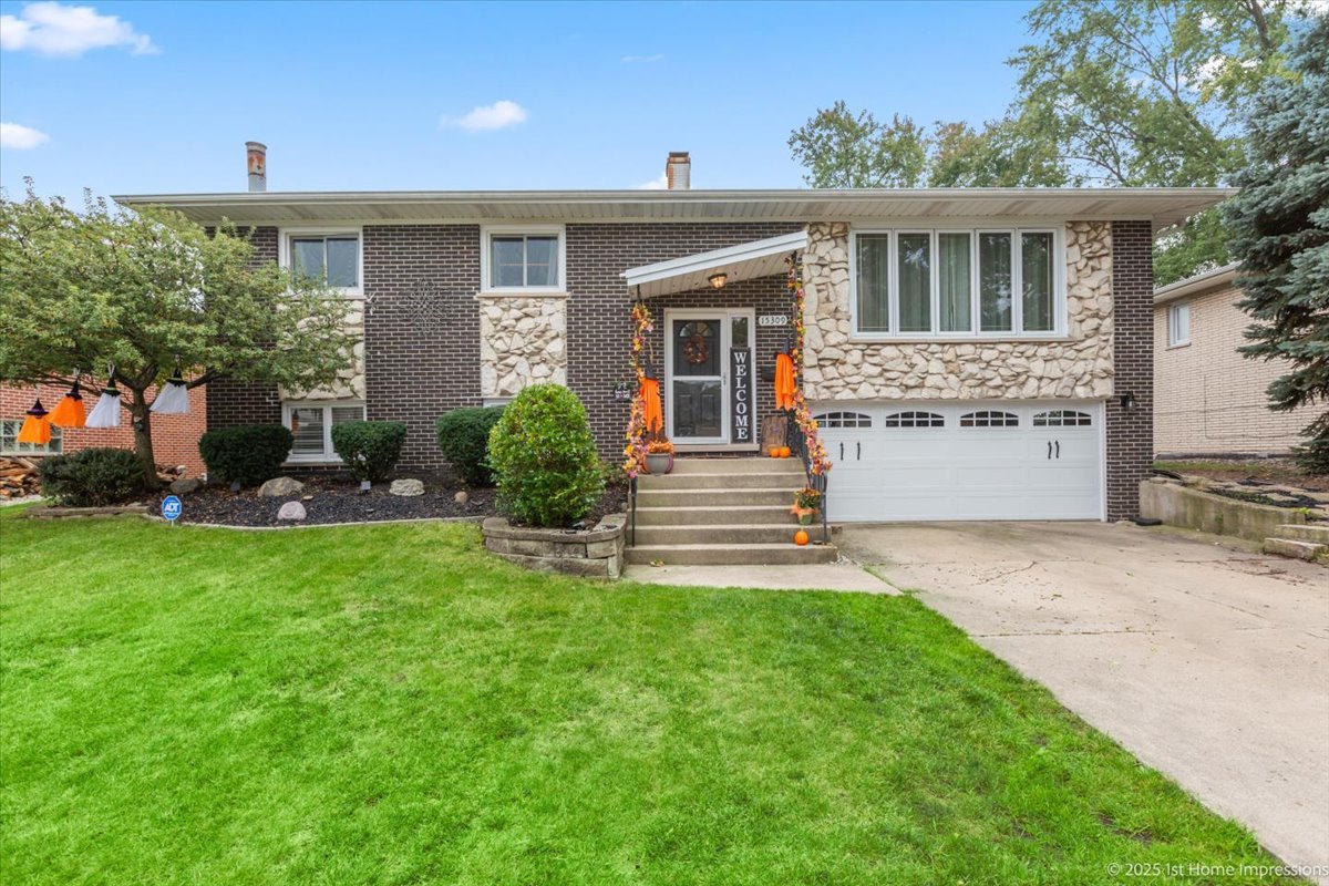 15309 Walnut Road, Oak Forest, IL 60452