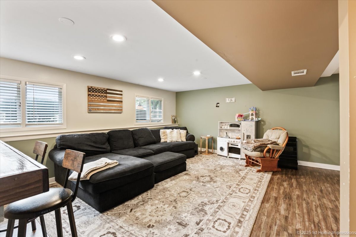 15309 Walnut Road, Oak Forest, IL 60452