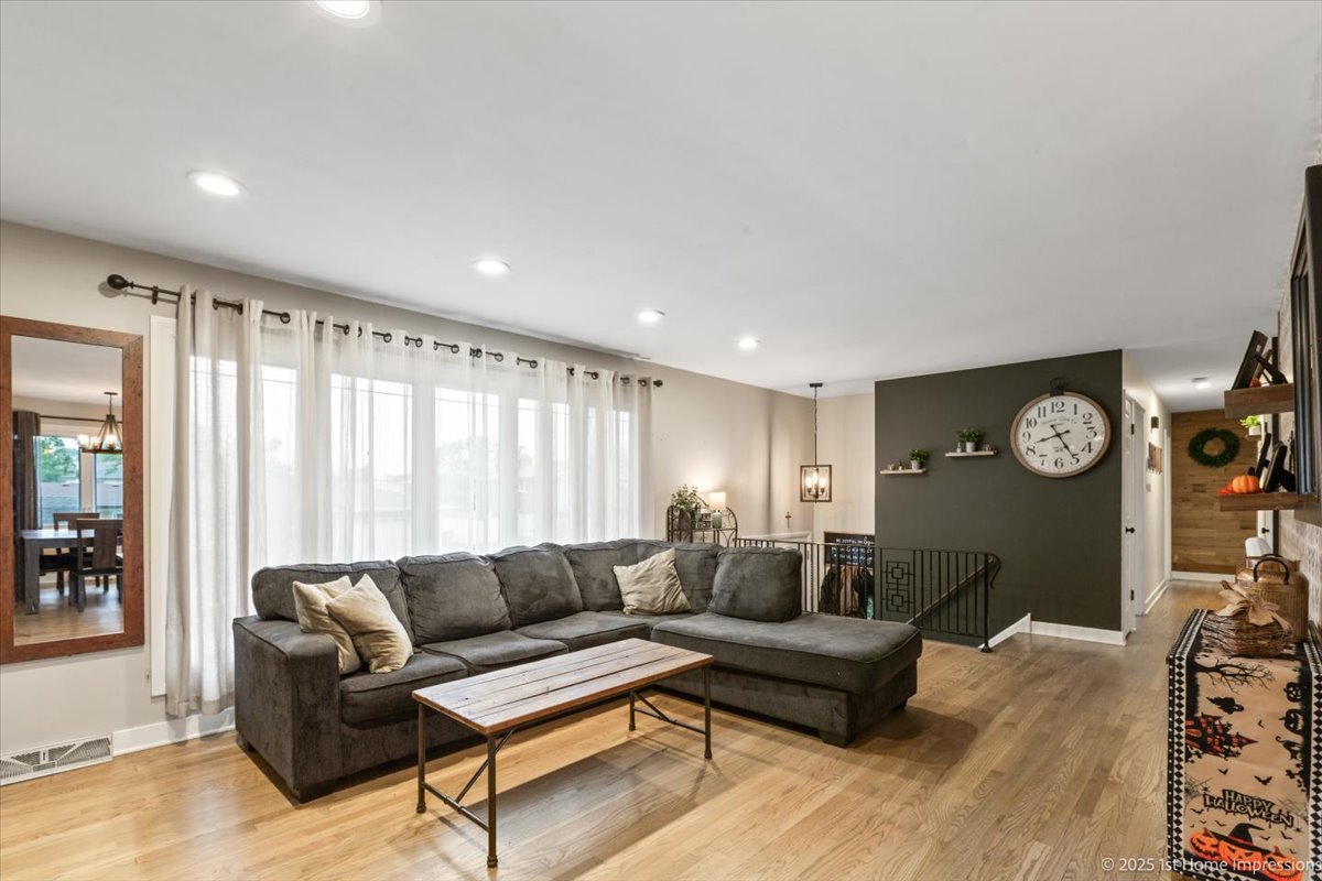 15309 Walnut Road, Oak Forest, IL 60452