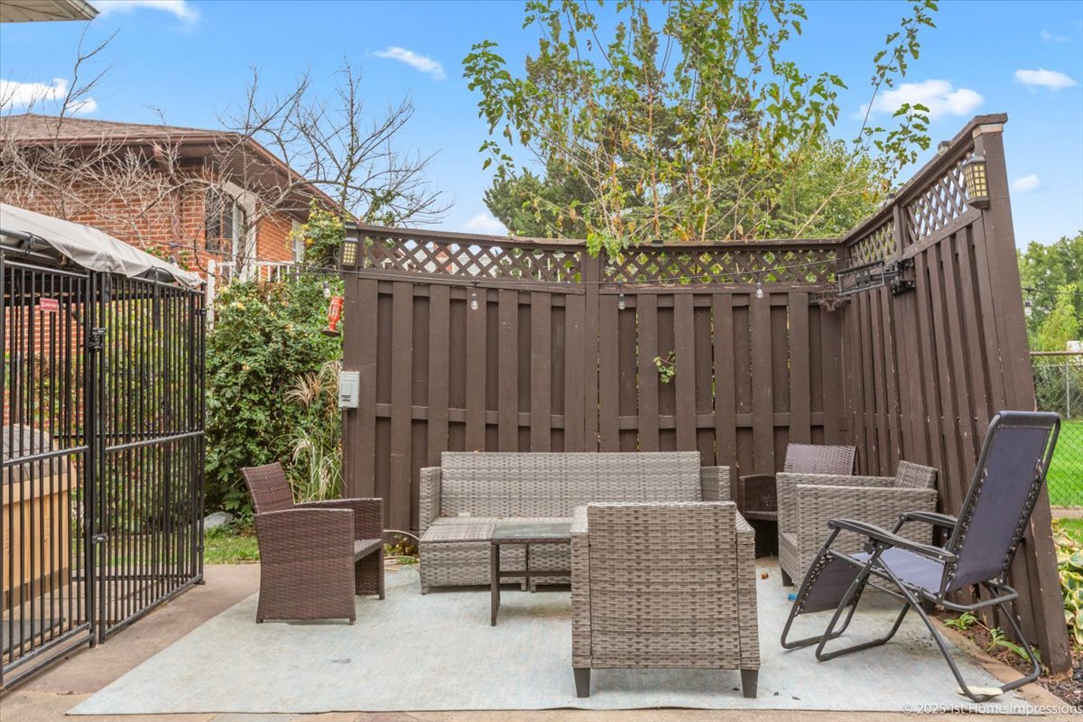 15309 Walnut Road, Oak Forest, IL 60452