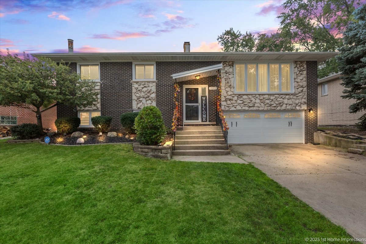 15309 Walnut Road, Oak Forest, IL 60452