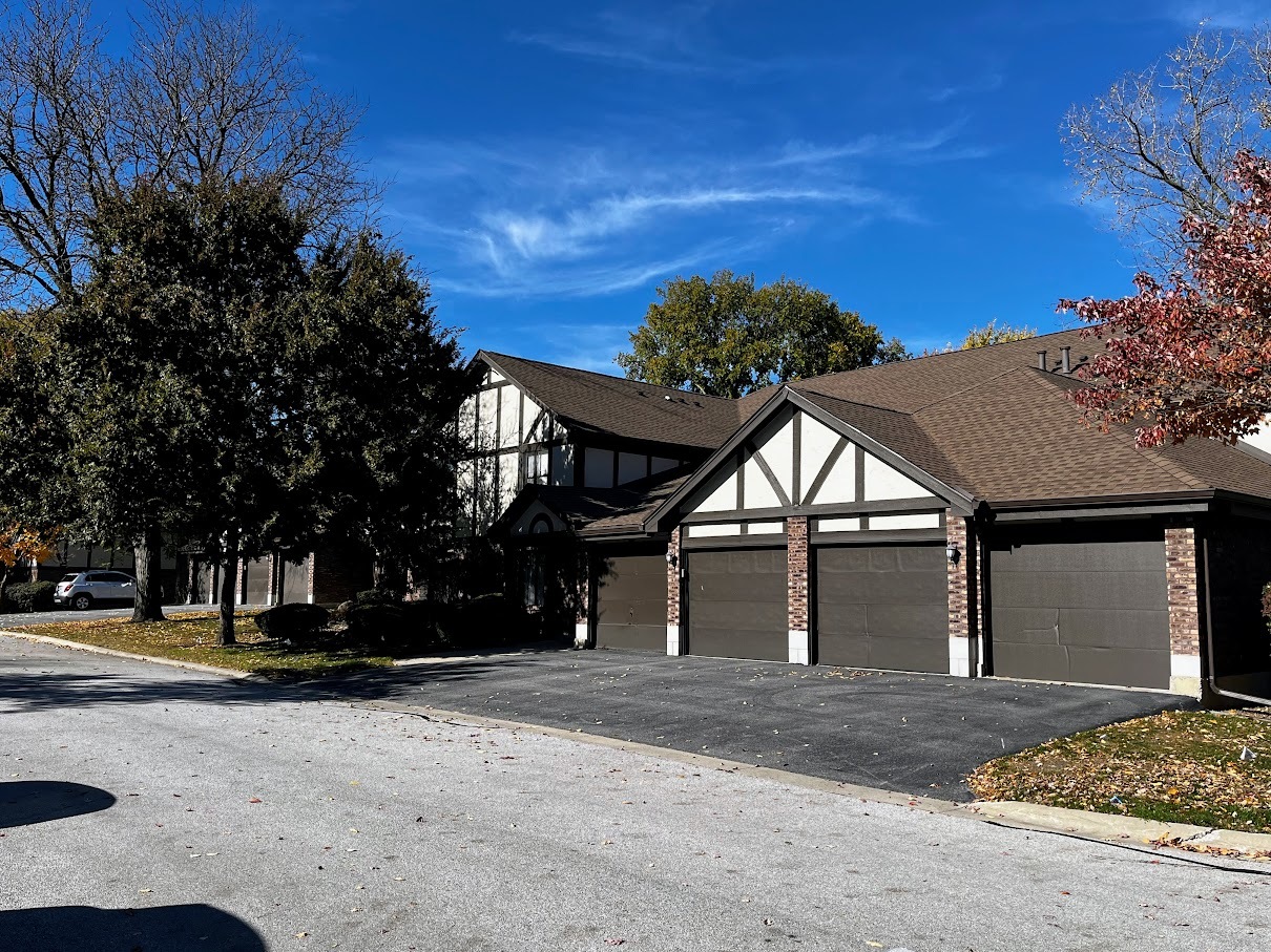8216 Mulberry Court #8B, Palos Hills, IL 60465