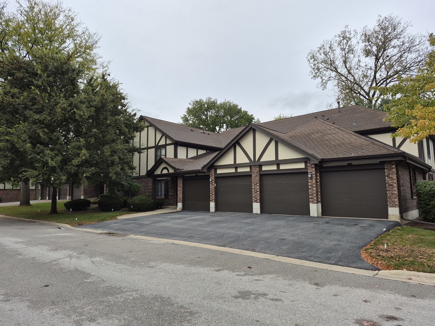 8216 Mulberry Court #8B, Palos Hills, IL 60465