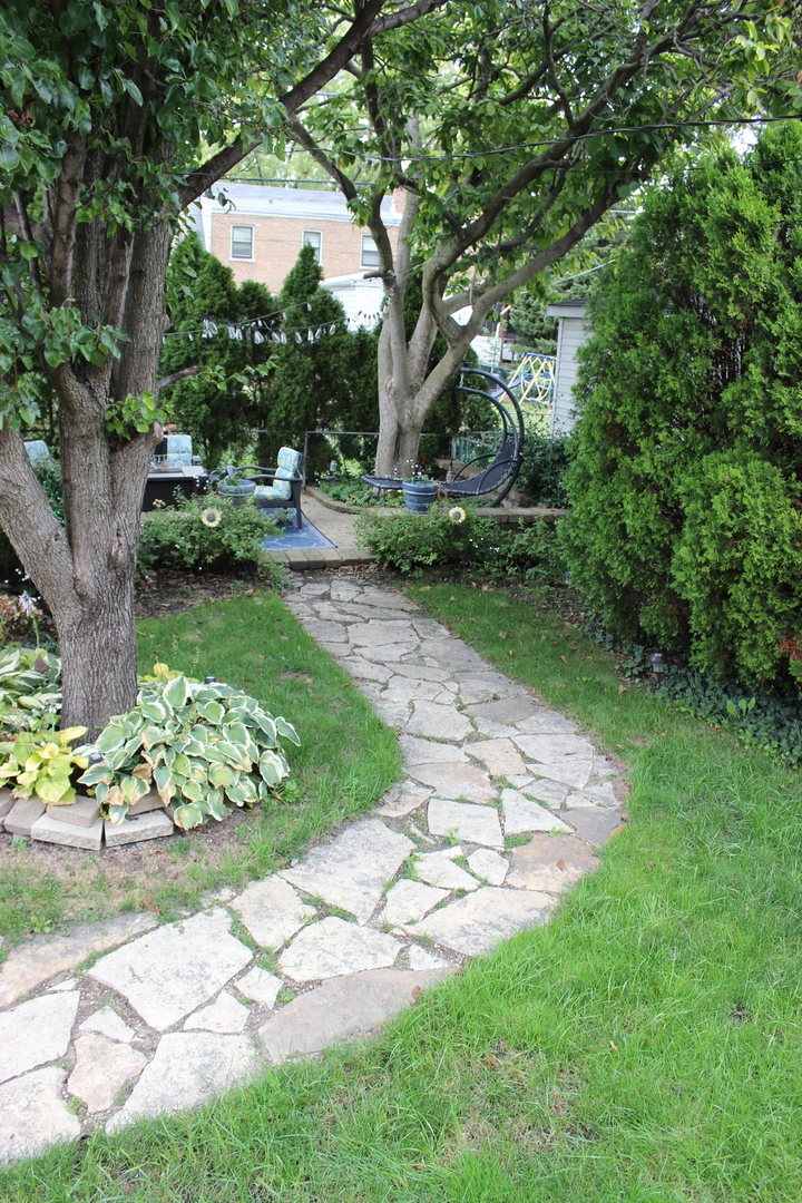 2952 W 97th Place, Evergreen Park, IL 60805