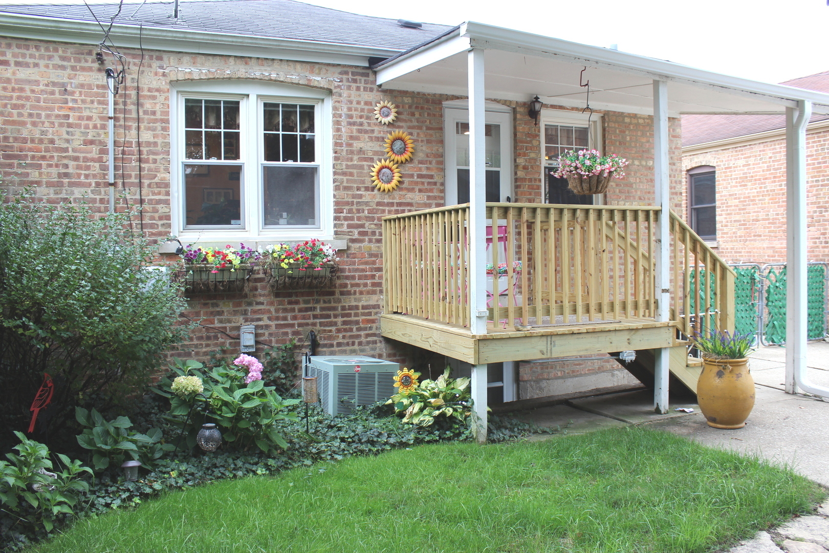 2952 W 97th Place, Evergreen Park, IL 60805