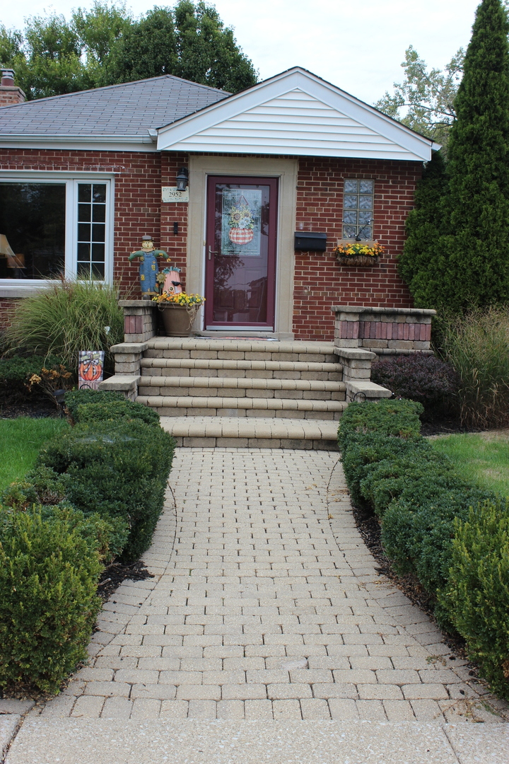 2952 W 97th Place, Evergreen Park, IL 60805