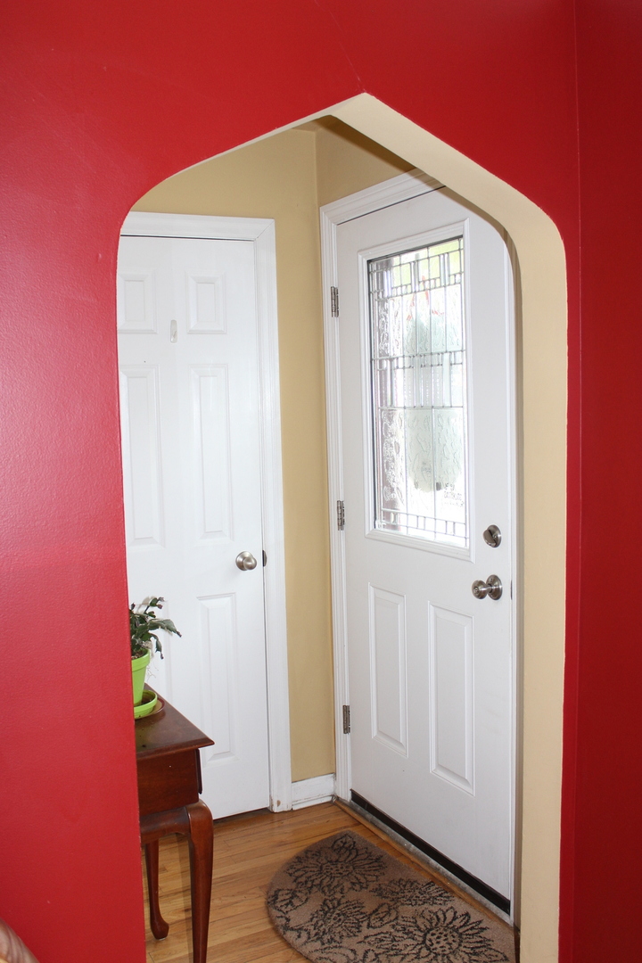 2952 W 97th Place, Evergreen Park, IL 60805