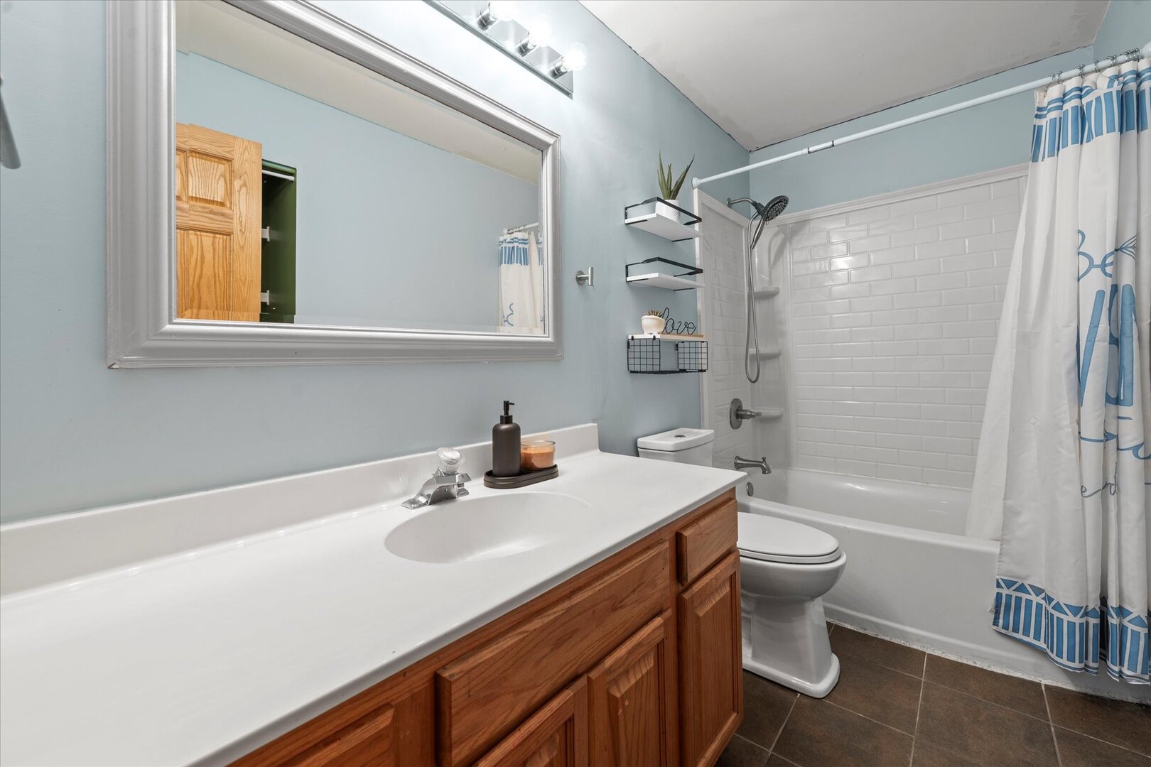 1228 Pennsylvania Avenue, Winthrop Harbor, IL 60096