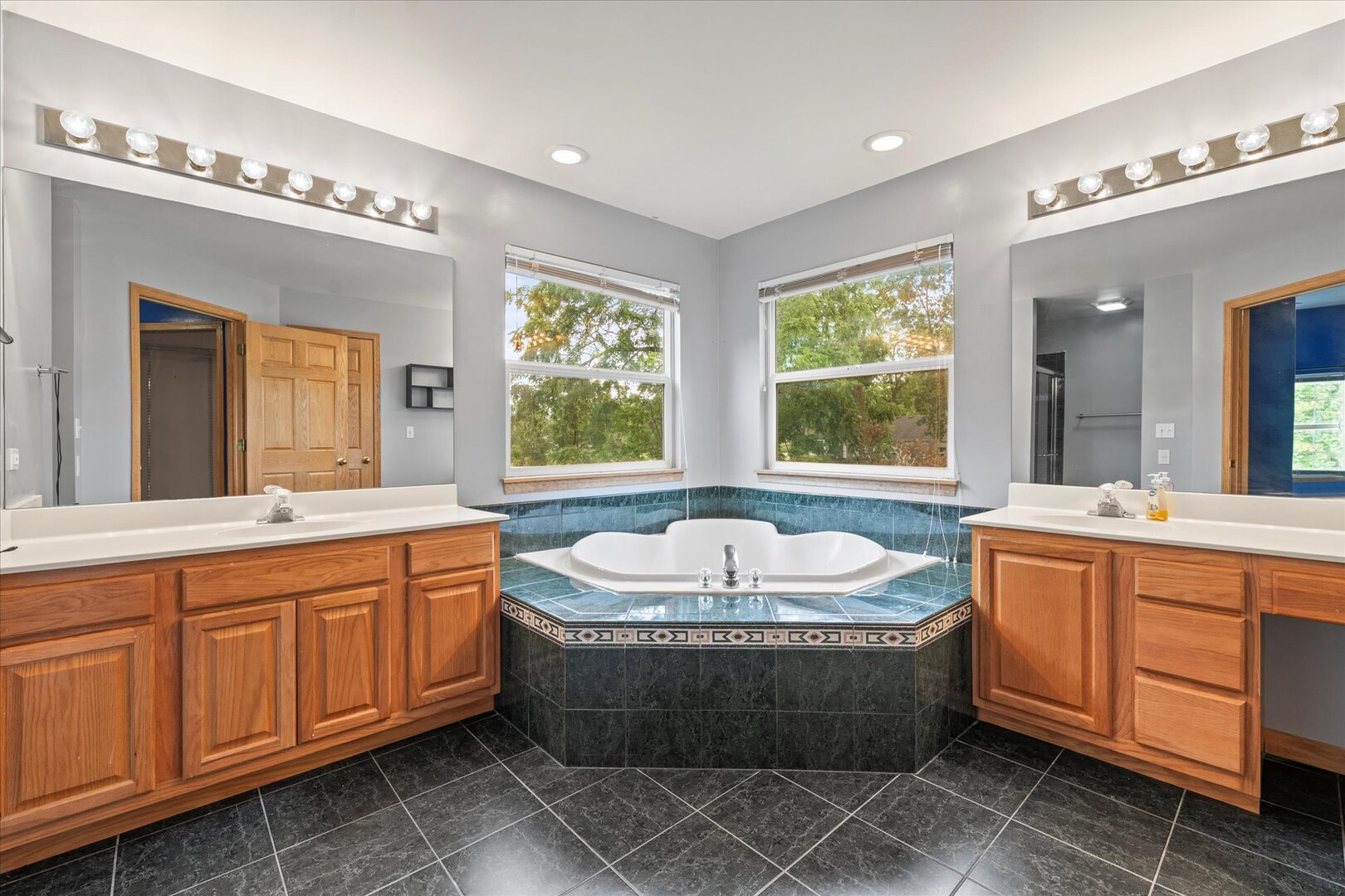 1228 Pennsylvania Avenue, Winthrop Harbor, IL 60096