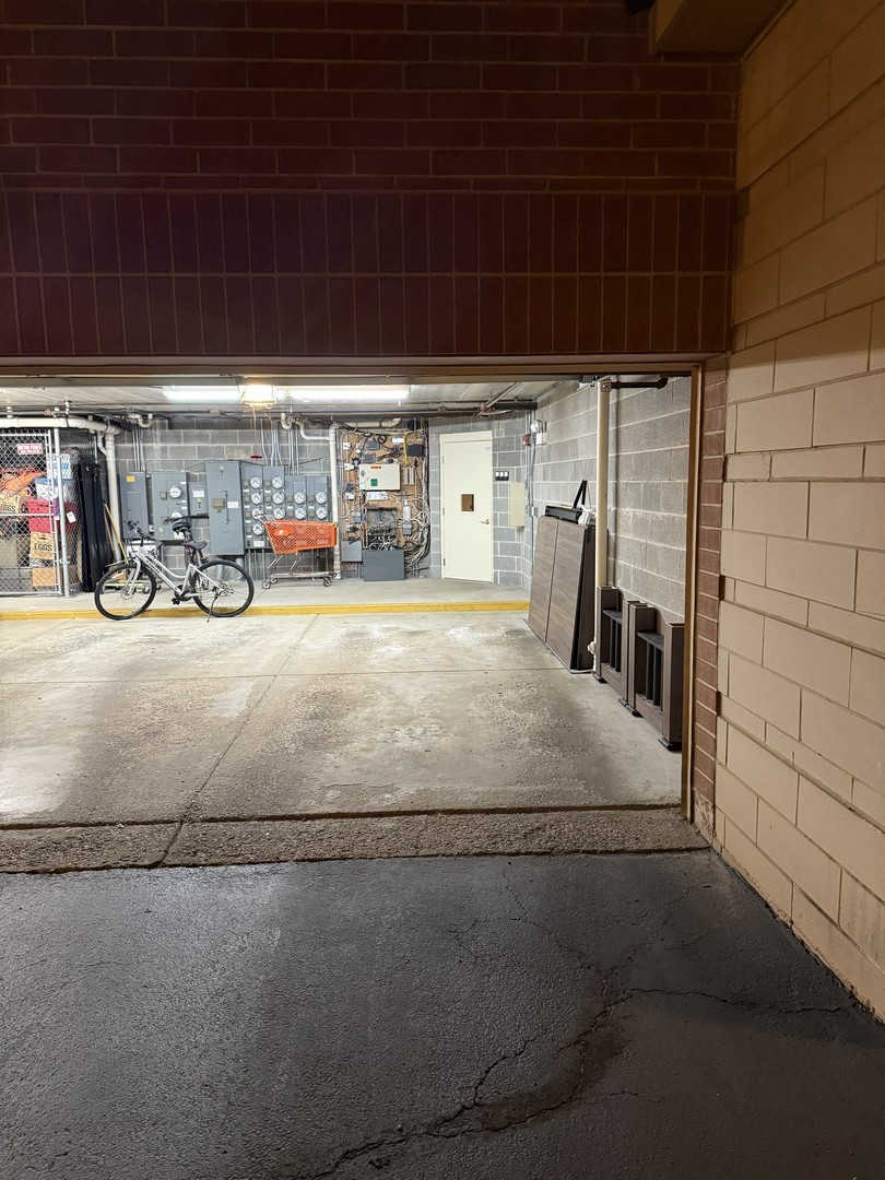 6830 W WINDING Trail #102, Oak Forest, IL 60452