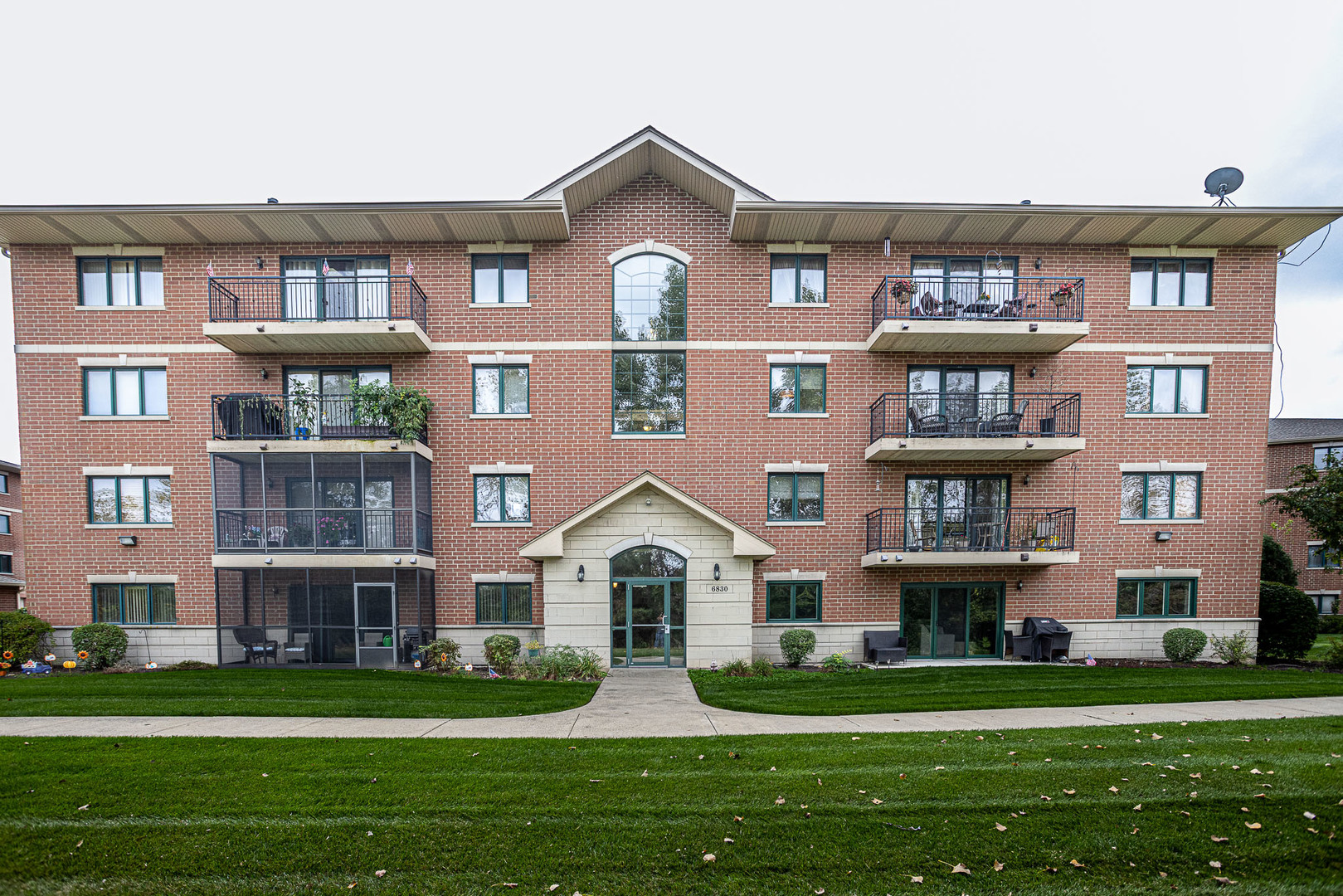 6830 W WINDING Trail #102, Oak Forest, IL 60452