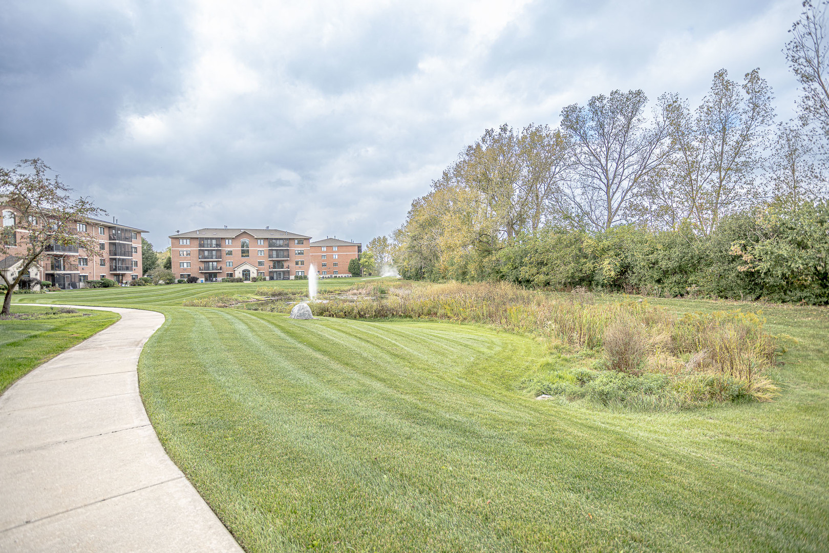 6830 W WINDING Trail #102, Oak Forest, IL 60452