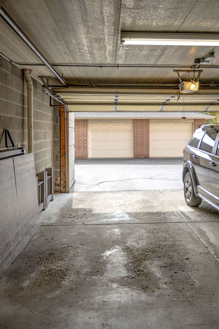 6830 W WINDING Trail #102, Oak Forest, IL 60452