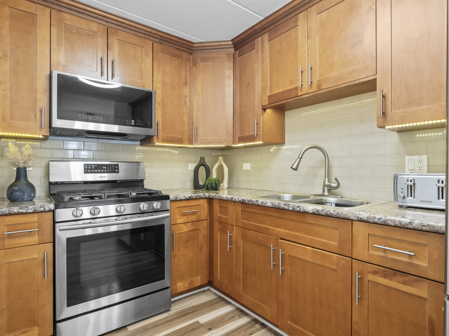 2521 N Thatcher Avenue #2i, River Grove, IL 60171