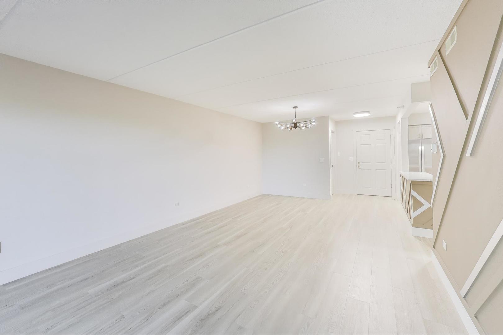 6815 N Milwaukee Avenue #506, Niles, IL 60714