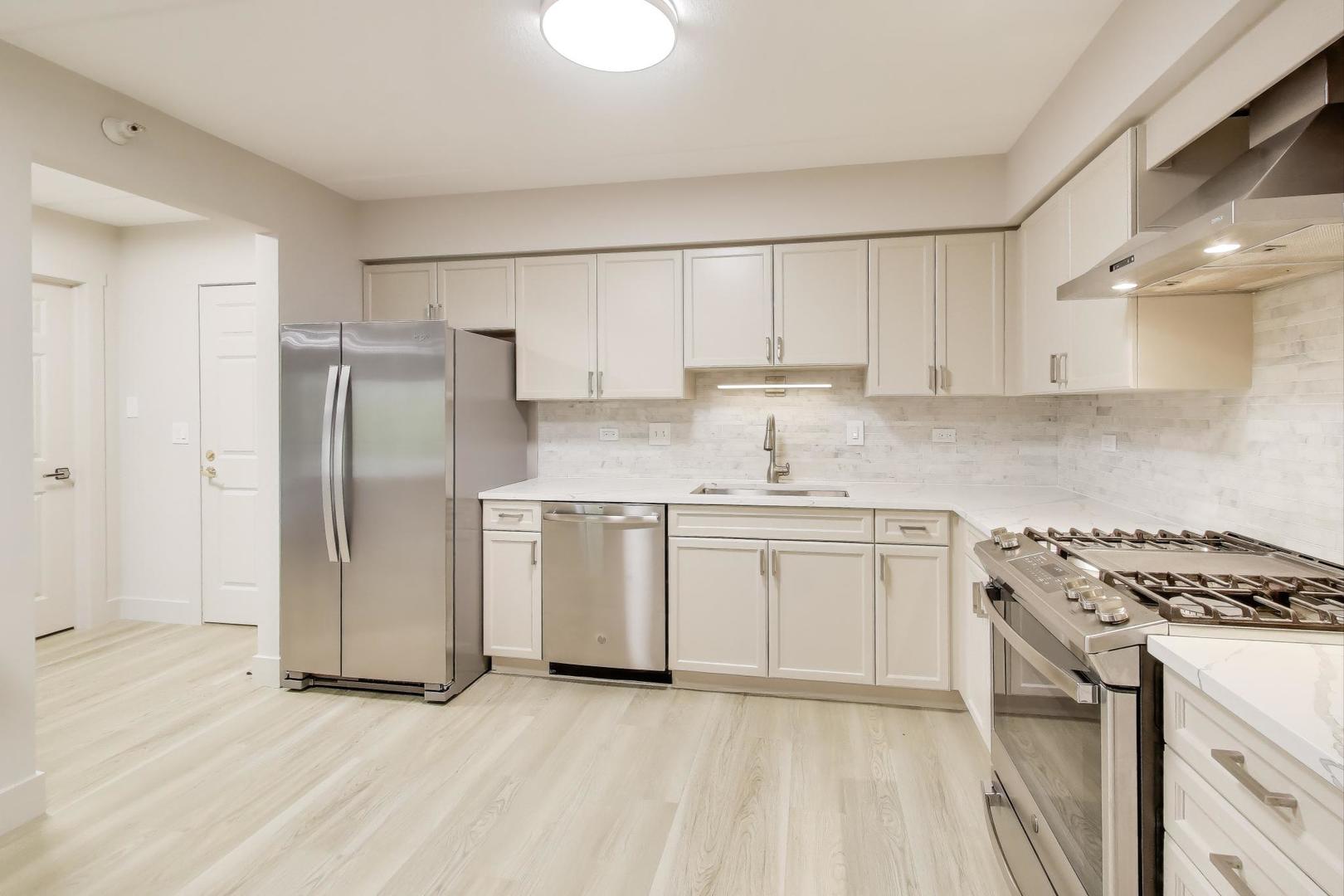 6815 N Milwaukee Avenue #506, Niles, IL 60714