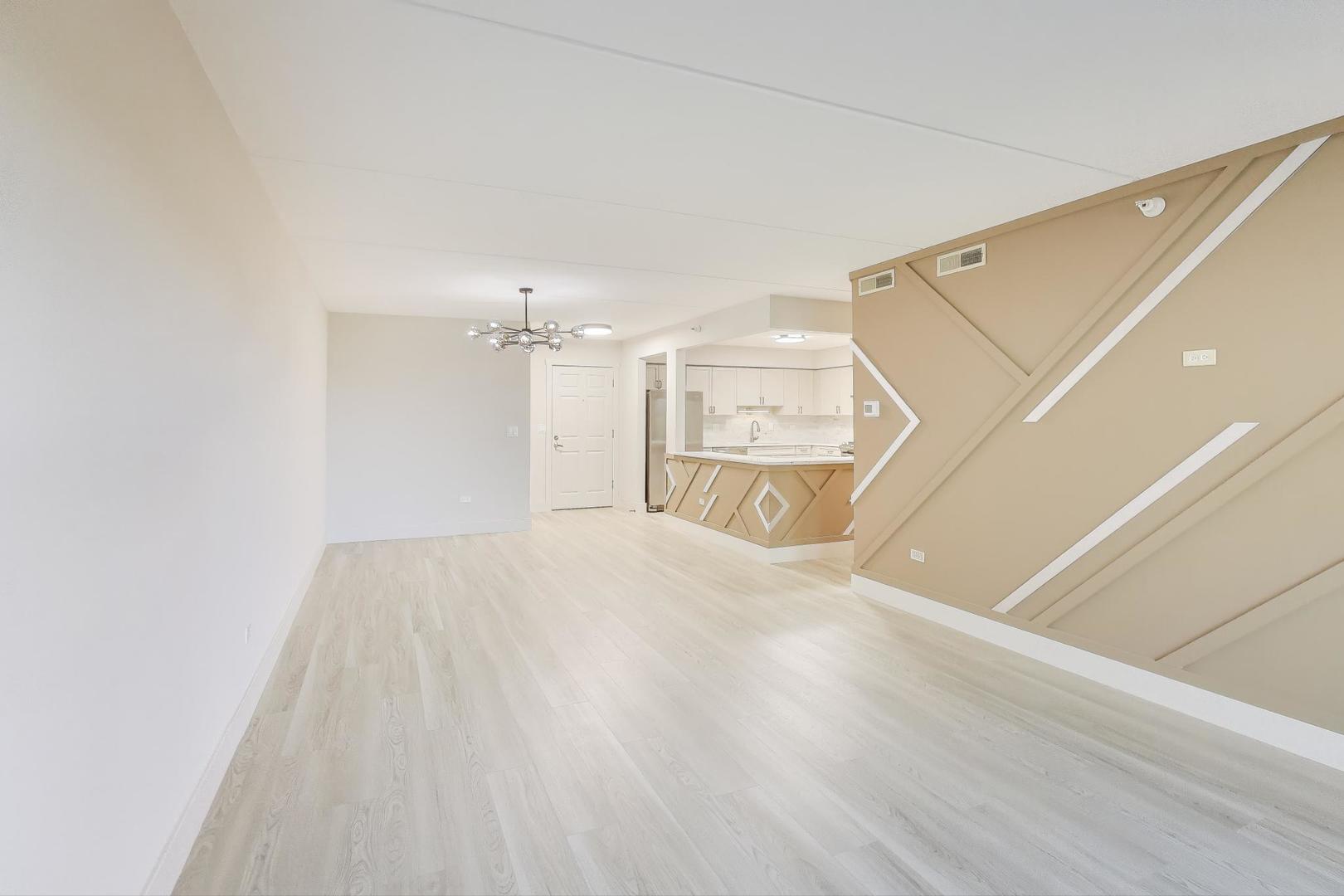 6815 N Milwaukee Avenue #506, Niles, IL 60714